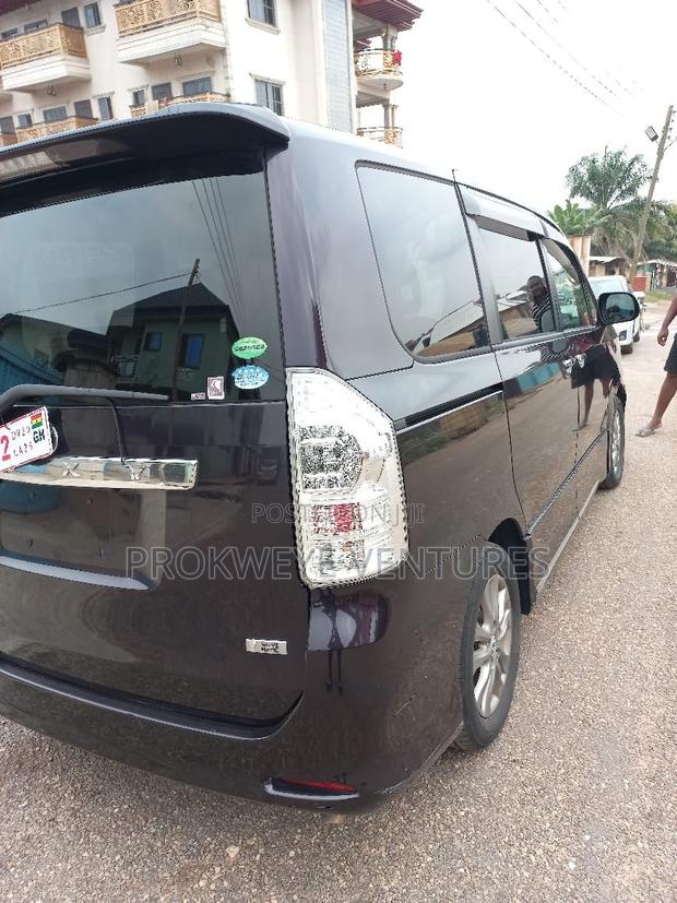 Toyota Voxy V 4WD 7-Seater 2012 Black