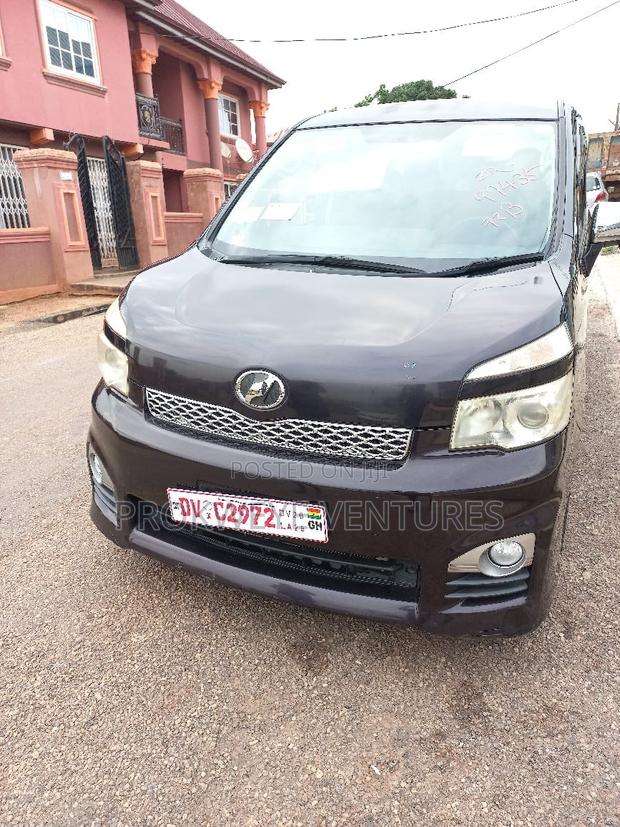 Toyota Voxy V 4WD 7-Seater 2012 Black