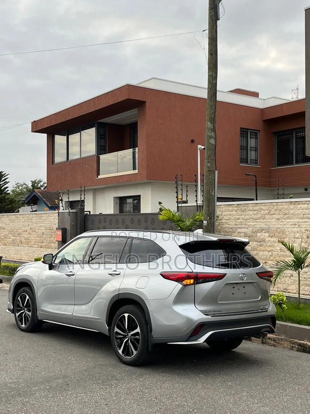 Toyota Highlander 2021 Silver