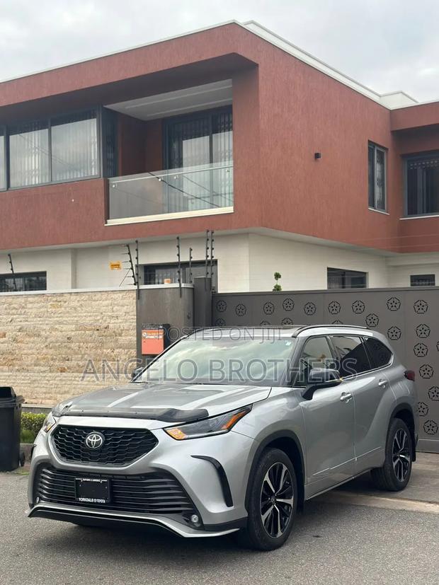 Toyota Highlander 2021 Silver