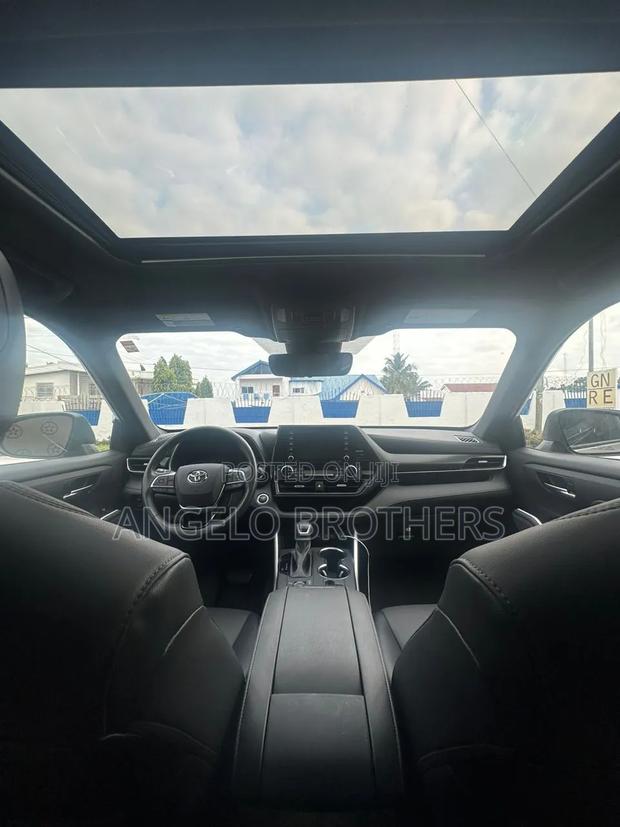 Toyota Highlander 2021 Silver