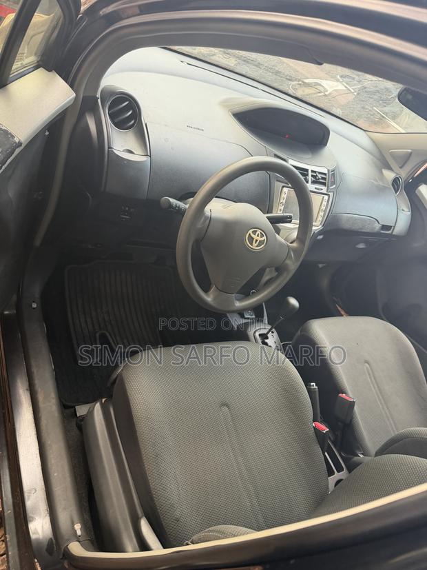 Toyota Vitz 1.0 FWD 5dr 2010 Black