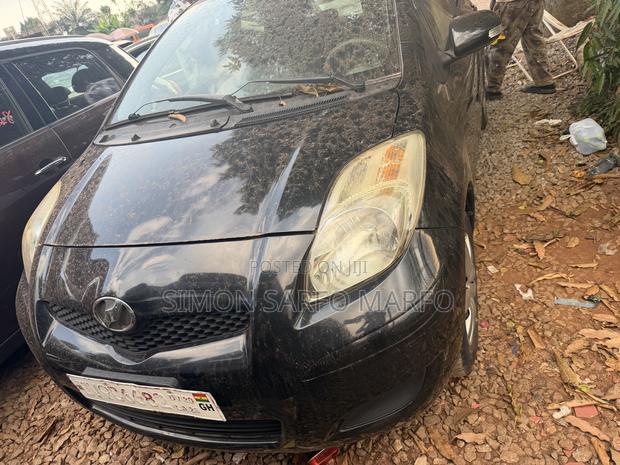Toyota Vitz 1.0 FWD 5dr 2010 Black