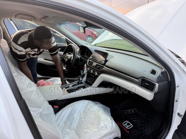 Honda Accord EX-L (2.0L 4cyl Turbo 10A) 2019 White