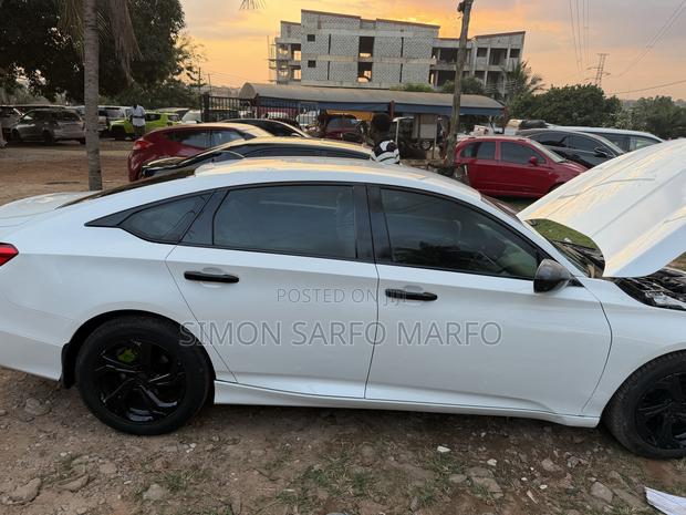 Honda Accord EX-L (2.0L 4cyl Turbo 10A) 2019 White