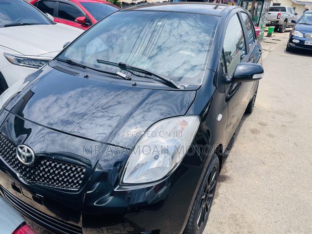 Toyota Yaris Base Hatchback 3dr 2010 Black