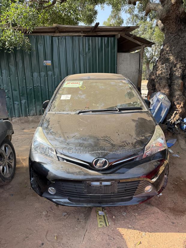 Toyota Vitz 1.3 FWD 5dr 2015 Black