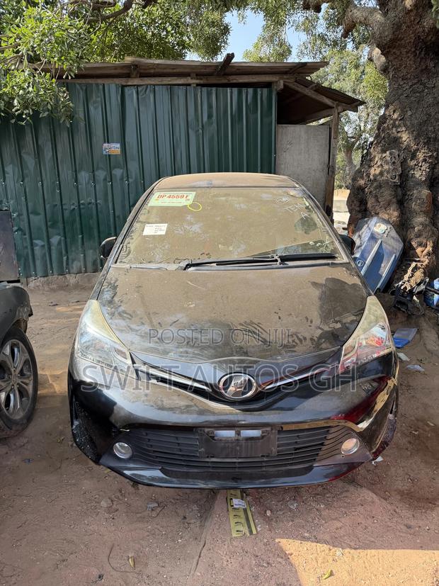 Toyota Vitz 1.3 FWD 5dr 2015 Black