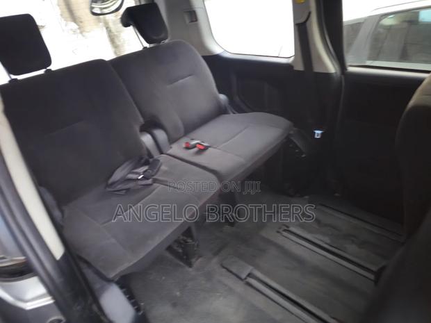 Toyota Noah 2010 Silver
