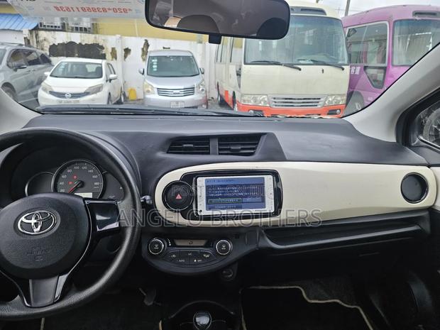 Toyota Vitz 2013