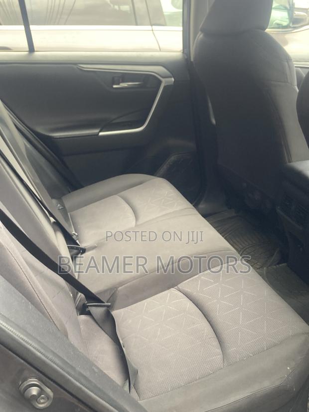 Toyota RAV4 XLE 2021 Gray