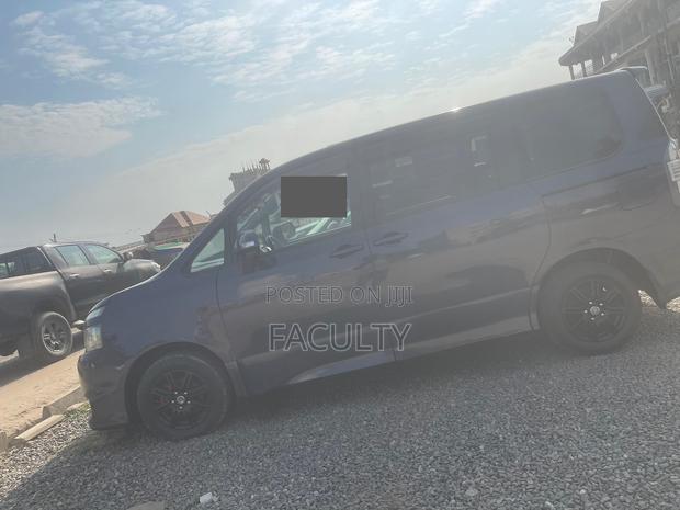 Toyota Voxy V 4WD 8-Seater 2013 Gray