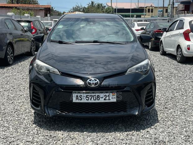 Toyota Corolla SE (1.8L 4cyl 6M) 2018 Black