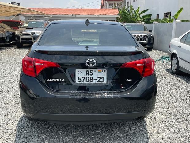 Toyota Corolla SE (1.8L 4cyl 6M) 2018 Black