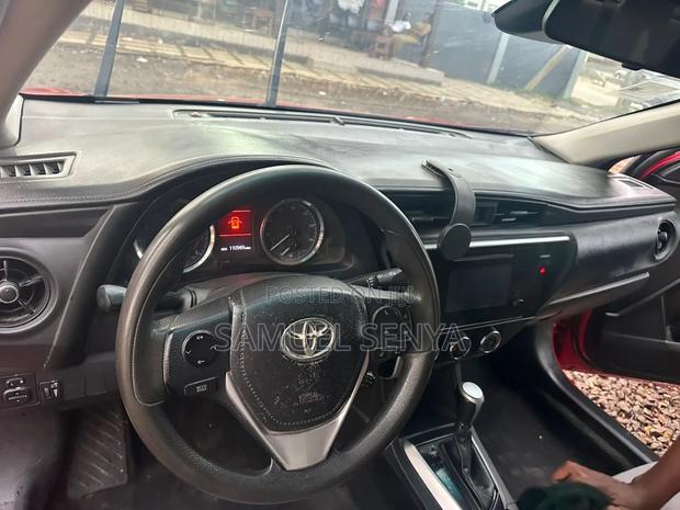 Toyota Corolla SE Special Edition 4dr Sedan (1.8L 4cyl CVT) 2017 Red