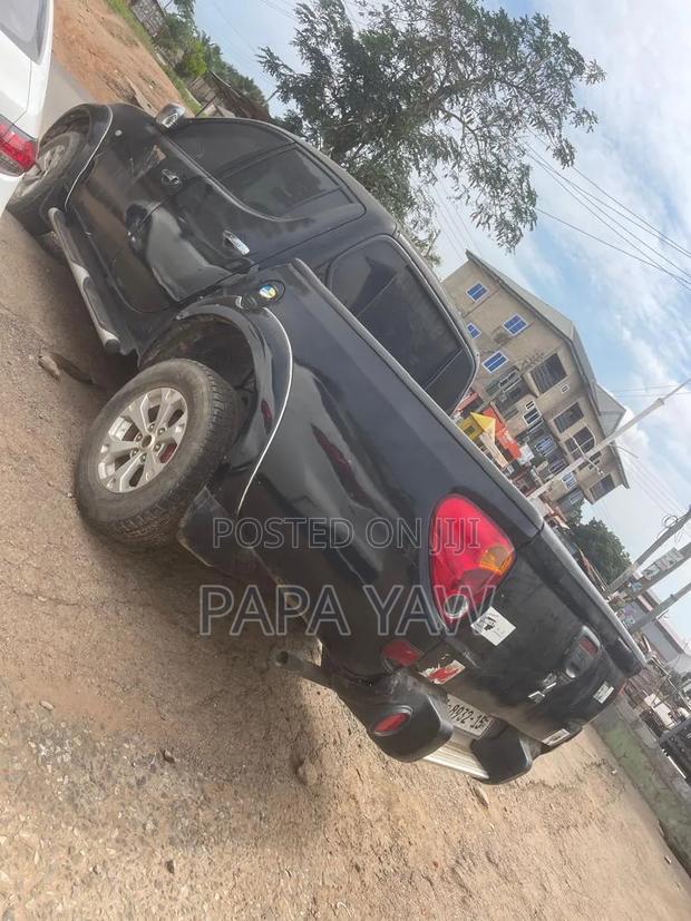 Mitsubishi L200 2013 Black