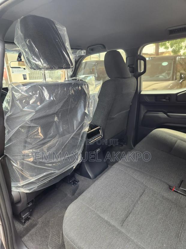 New Toyota Land Cruiser Prado 2.8 2024 Gold