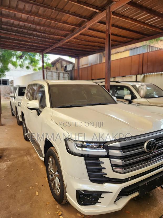 New Toyota Land Cruiser LC300 2023 White