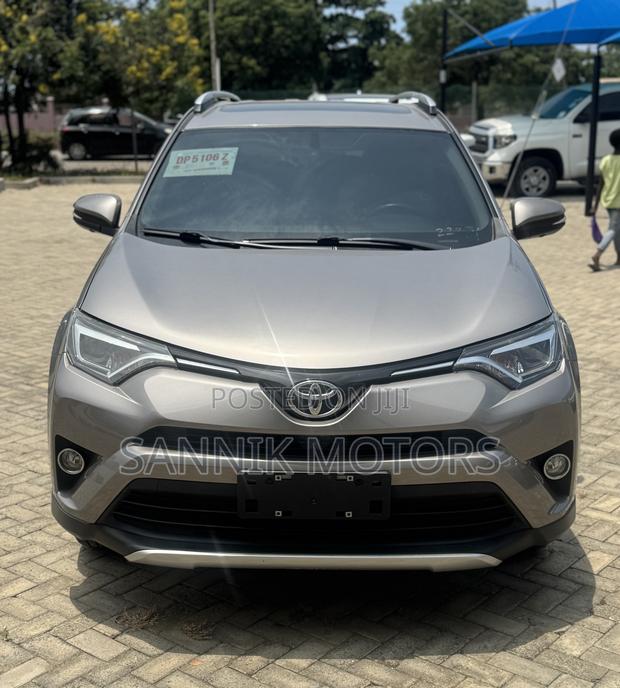 Toyota RAV4 Limited 4dr SUV AWD (2.5L 4cyl 6A) 2018 Silver