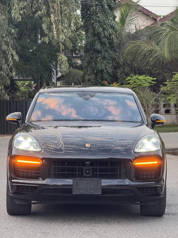 Porsche Cayenne GTS AWD 2023 Black