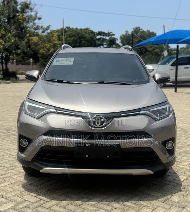 Toyota RAV4 Limited 4dr SUV AWD (2.5L 4cyl 6A) 2018 Silver