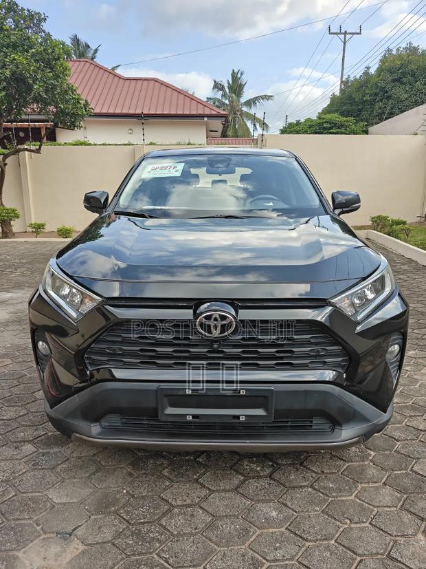 Toyota RAV4 XLE FWD 2023 Black