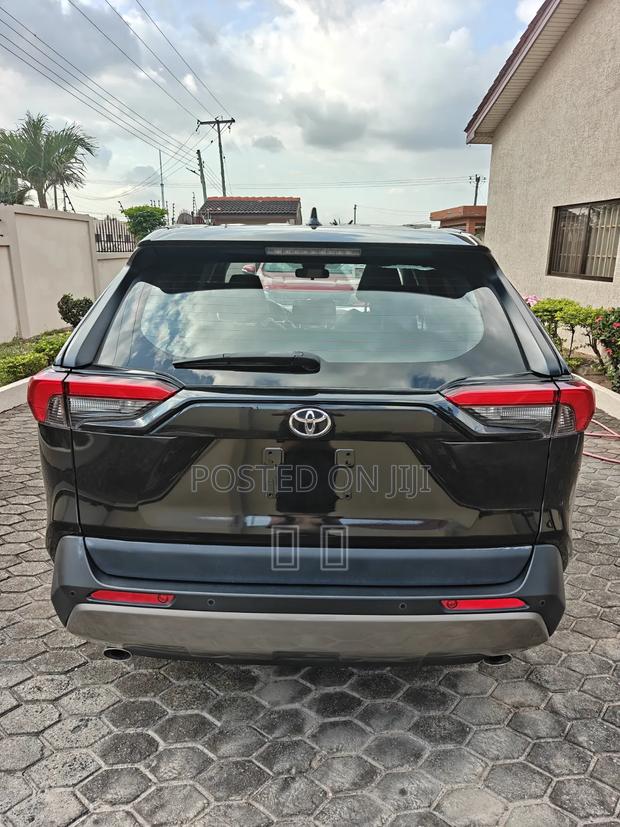 Toyota RAV4 XLE FWD 2023 Black