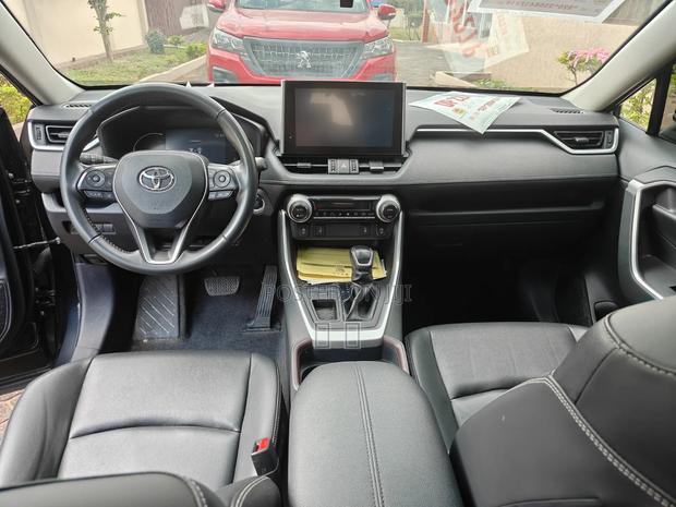 Toyota RAV4 XLE FWD 2023 Black