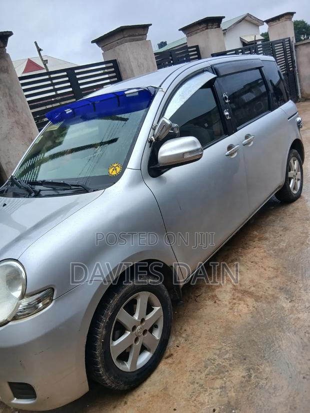 Toyota Sienta 2013 Silver