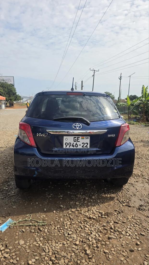 Toyota Vitz 1.3 FWD 5dr 2012 Blue
