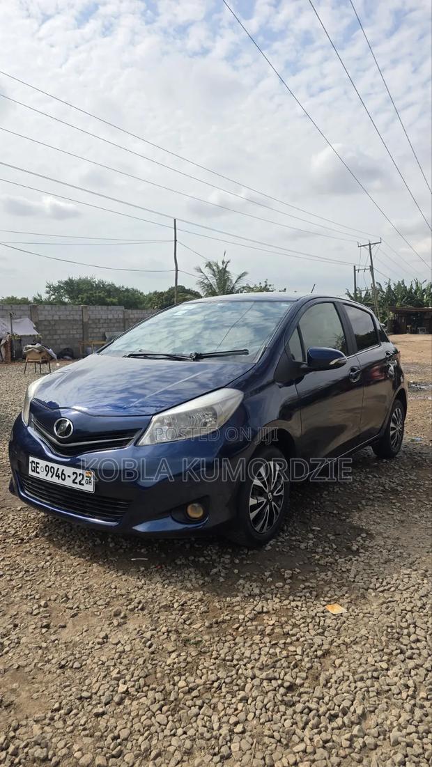 Toyota Vitz 1.3 FWD 5dr 2012 Blue