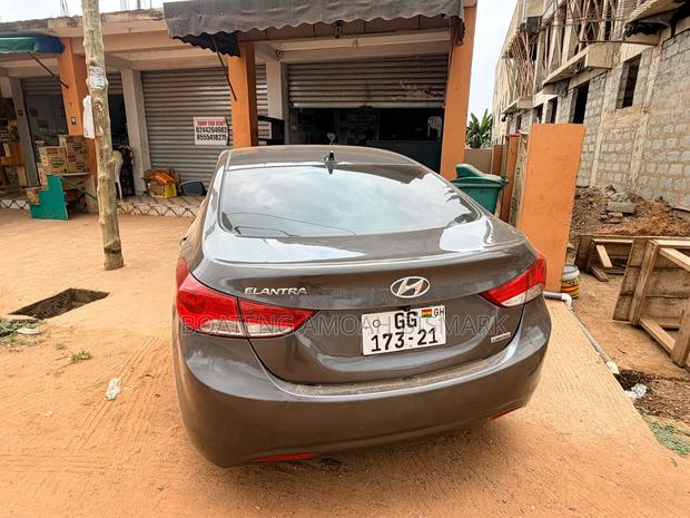Hyundai Elantra Limited Sedan FWD (1.8L 4cyl 6A) 2013 Matt Black