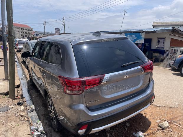 Mitsubishi Outlander SE AWC 2018 Gray