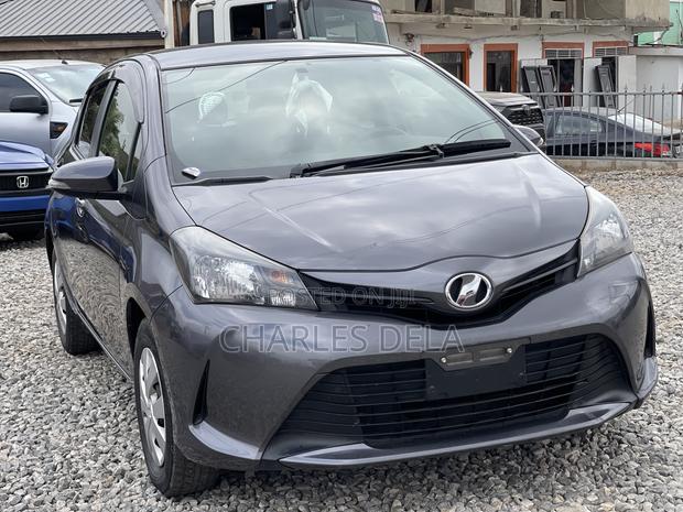 Toyota Vitz 1.3 FWD 5dr 2015 Silver