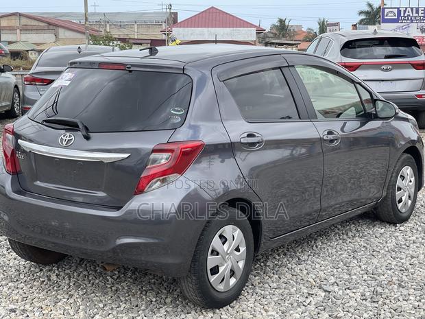 Toyota Vitz 1.3 FWD 5dr 2015 Silver
