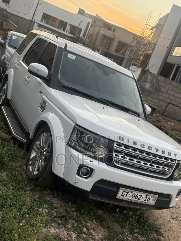 Land Rover Discovery 2015 White