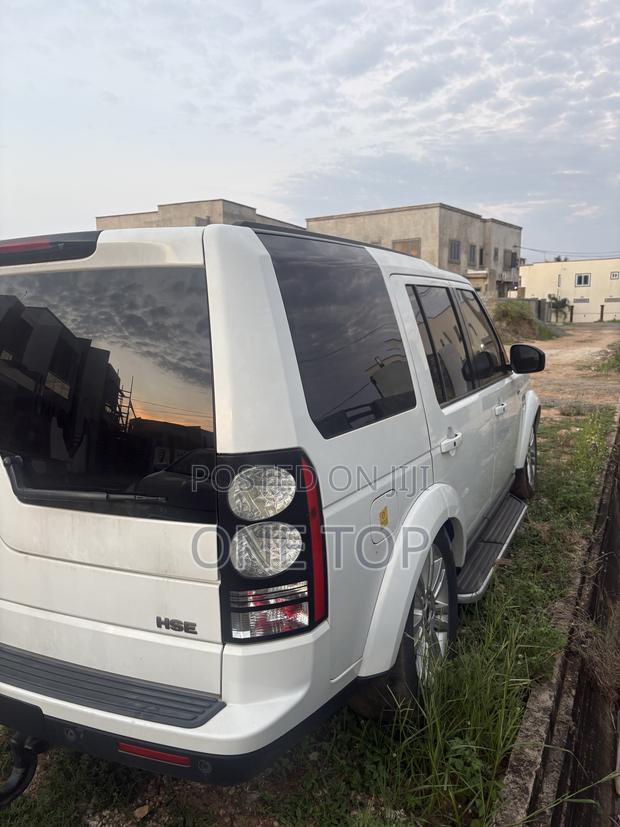 Land Rover Discovery 2015 White