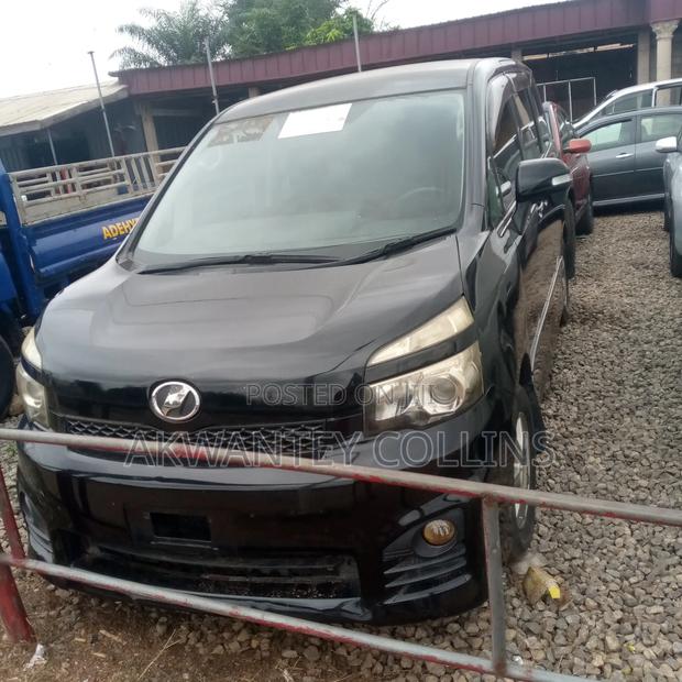 Toyota Voxy 2010 Black