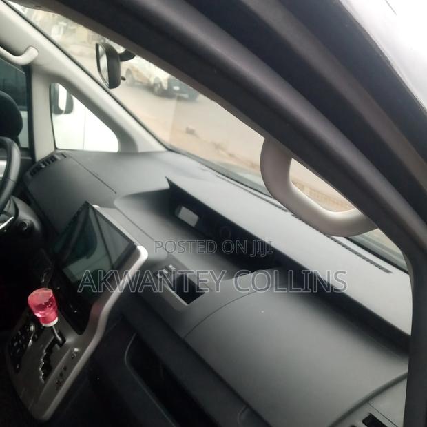Toyota Voxy 2010 Black