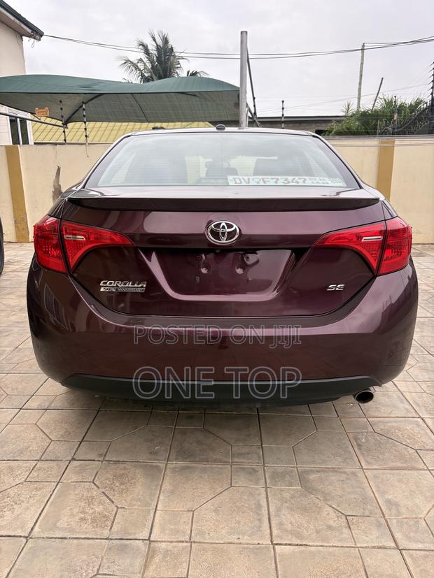 Toyota Corolla SE (1.8L 4cyl 6M) 2018 Burgundy