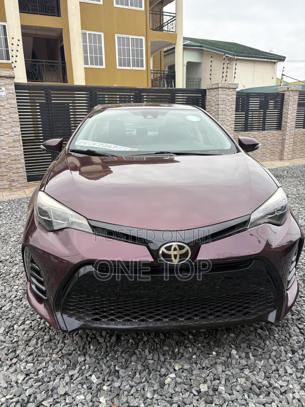 Toyota Corolla SE (1.8L 4cyl 6M) 2018 Burgundy