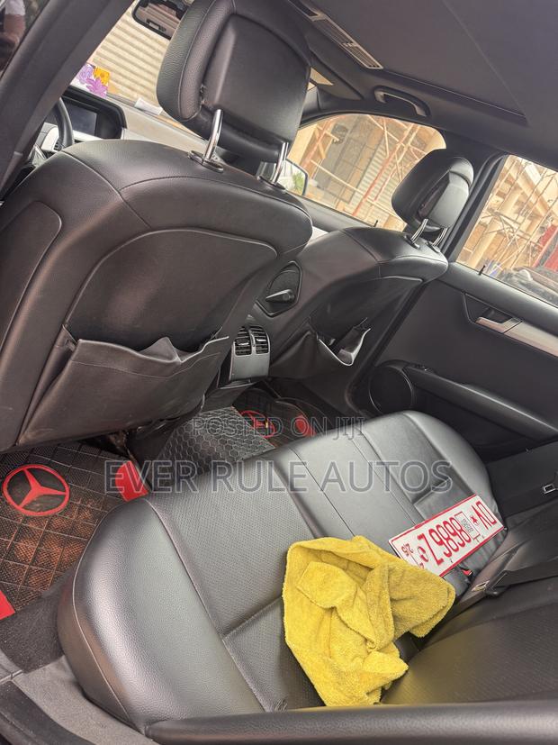 Mercedes-Benz C250 2012 Black