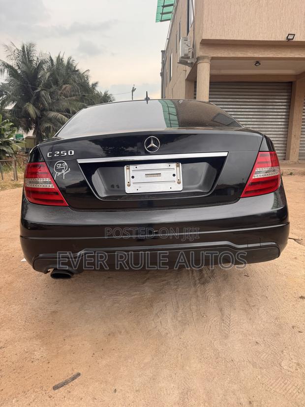 Mercedes-Benz C250 2012 Black
