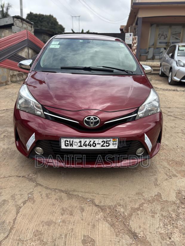 Toyota Vitz 2015 Burgundy