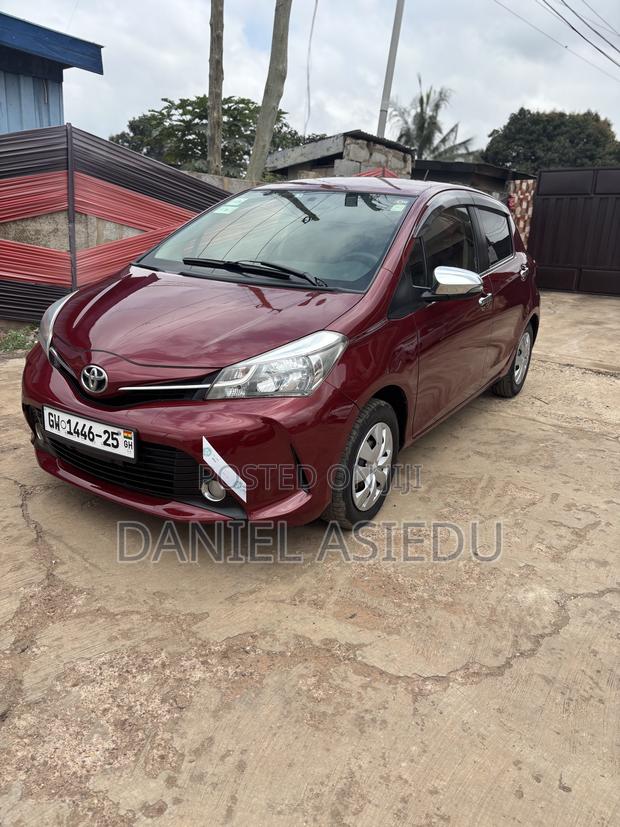 Toyota Vitz 2015 Burgundy