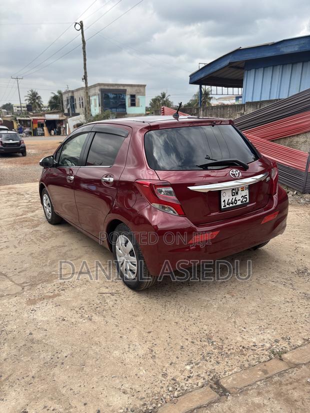 Toyota Vitz 2015 Burgundy