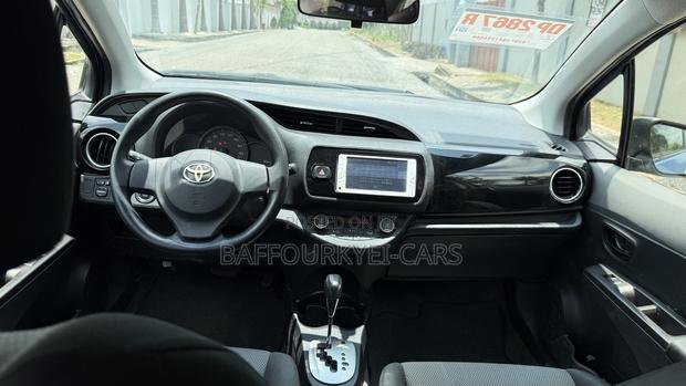 Toyota Vitz 1.3 AWD 5dr 2014 Blue