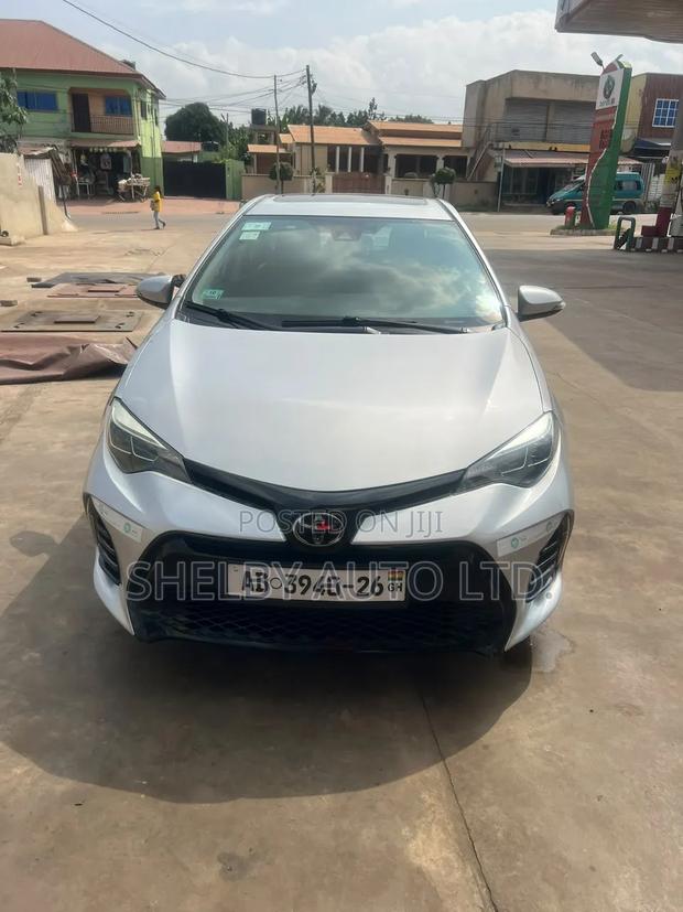Toyota Corolla SE 4dr Sedan (1.8L 4cyl CVT) 2017 Silver