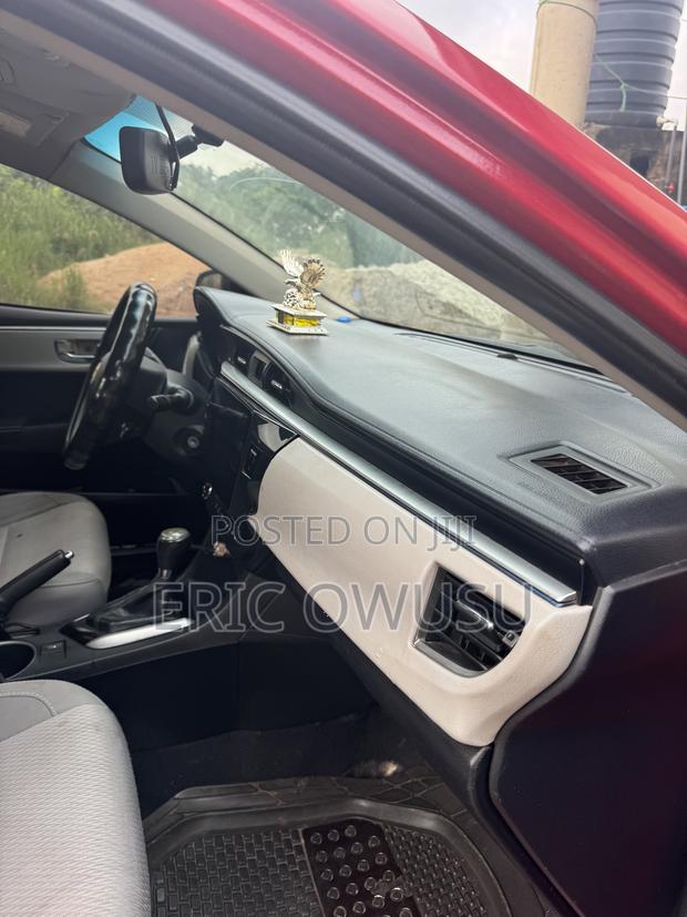 Toyota Corolla LE 4dr Sedan (1.8L 4cyl CVT) 2016 Red