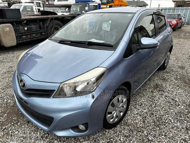 Toyota Vitz 1.3 FWD 5dr 2013 Blue